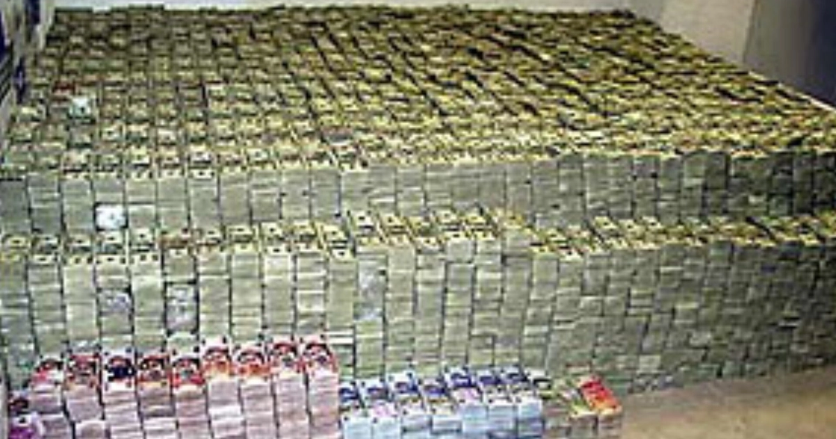 Dinero decomisado en la mansión de Zhenli Ye Gon. Crédito: Departamento de Justicia de EEUU