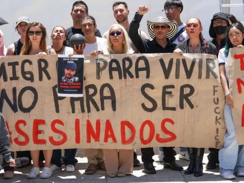 Aspectos de la Jornada Nacional de Acción y Rendición de Cuentas, llevada a cabo en el Monumento a la Revolución, alcaldía Cuauhtémoc, Ciudad de México, a favor de las y los migrantes fallecidos a manos del Servicio de Control de inmigración y Aduanas (ICE). Foto: Karla Guerrero / EL UNIVERSAL