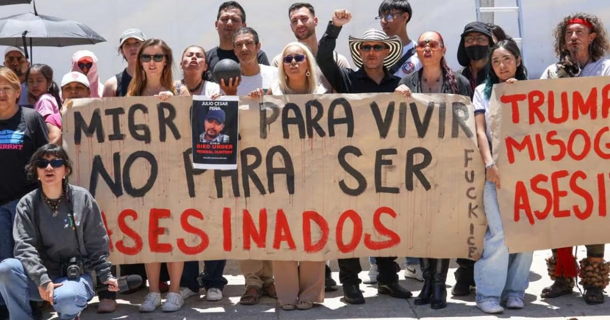 Aspectos de la Jornada Nacional de Acción y Rendición de Cuentas, llevada a cabo en el Monumento a la Revolución, alcaldía Cuauhtémoc, Ciudad de México, a favor de las y los migrantes fallecidos a manos del Servicio de Control de inmigración y Aduanas (ICE). Foto: Karla Guerrero / EL UNIVERSAL
