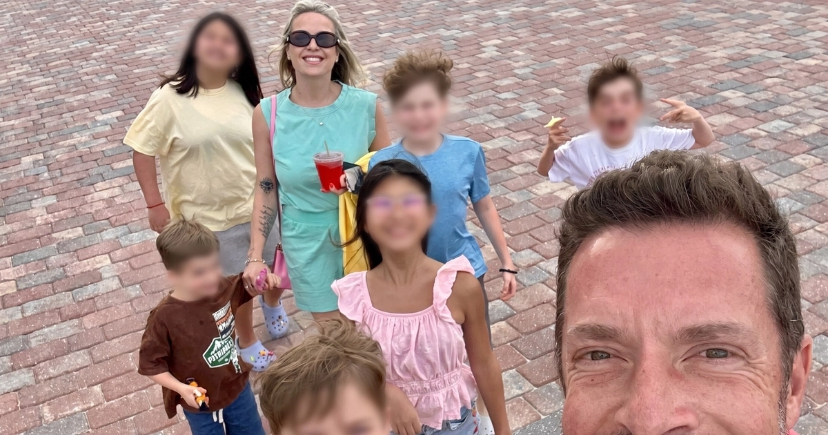 Un padre de 47 años mató a tiros a su esposa y sus seis hijos en Grand Haven Township, incendió la vivienda en varios puntos y se suicidó. Las autopsias confirmaron ocho muertes por heridas de bala (Imagen Ilustrativa Infobae)