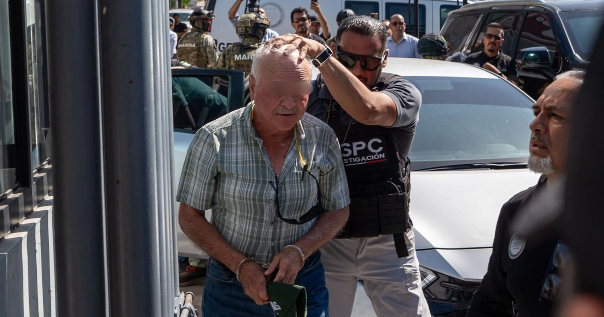 TIJUANA BAJA CALIFORNIA 16JULIO2026.- El ex gobernador de Baja California, Ernesto Ruffo Appel, fue ingresado a las instalaciones de la Fiscalía General De la República en la Zona Río de Tijuana, tras ser detenido por autoridades del gobierno de México. Según información extraoficial su detención podría estar relacionada con presuntos temas de 'huachicol fiscal'. FOTOS CHRIS NOYOLA/ CUARTOSCURO.COM