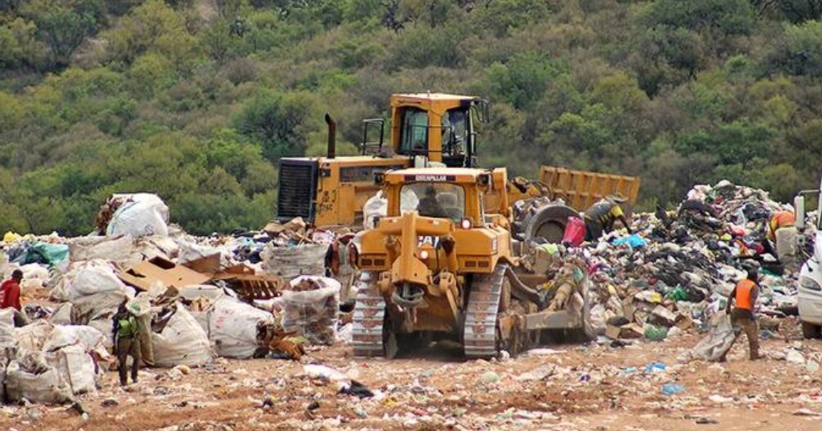 La Fiscalía de Michoacán investiga el asesinato del policía municipal Abisaid Alejandro Martínez Arias, localizado sin vida cerca del relleno sanitario de Uruapan. Cortesía: Heredia Hoy