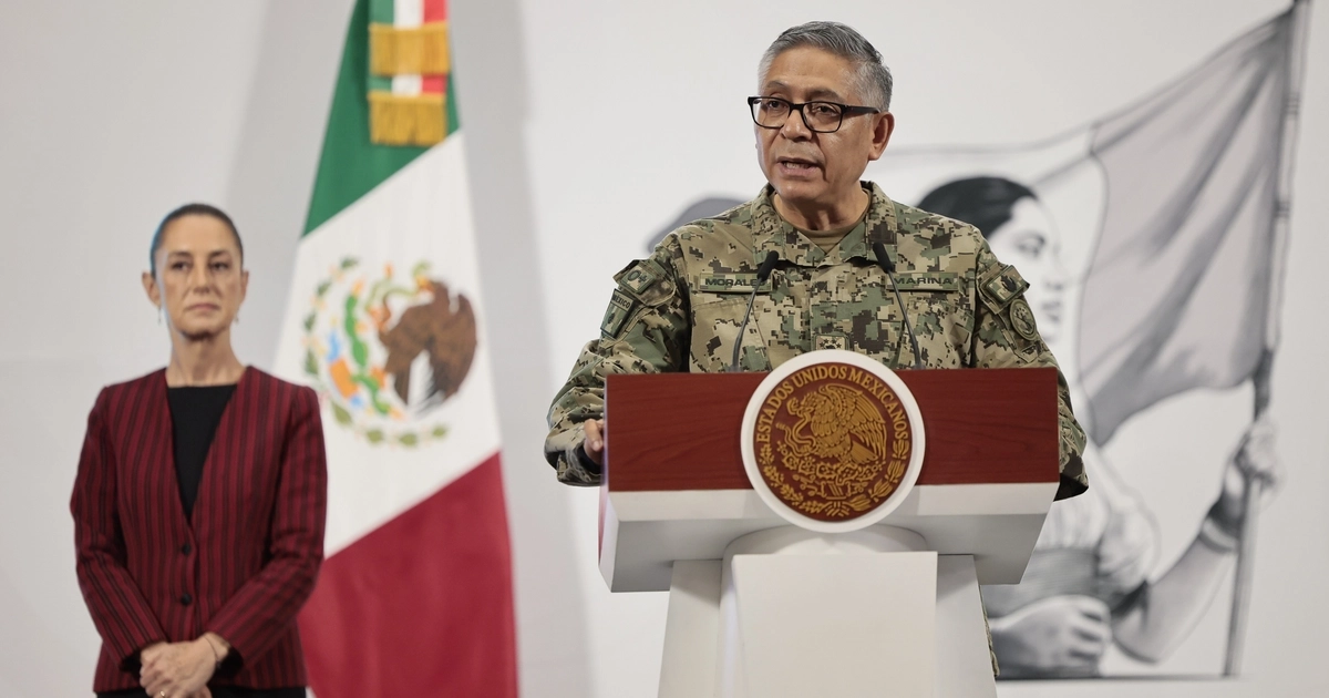 El secretario de Marina, almirante Raymundo Pedro Morales Ángeles, habla durante la conferencia de prensa diaria de la presidenta de México, Claudia Sheinbaum, en Palacio Nacional de la Ciudad de México (México). Imagen de archivo. EFE/José Méndez