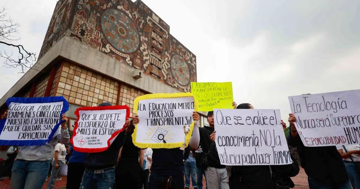 aspirantes rechazados protestaron en la UNAM en contra del examen virtual (27/07/2026). Foto: Diego Simón / EL UNIVERSAL