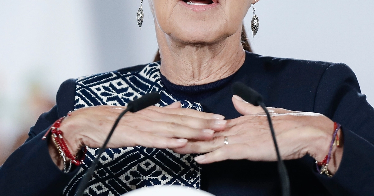 Claudia Sheinbaum aseguró que los nuevos lineamientos no buscan censurar a los medios, sino fortalecer el derecho de las audiencias a recibir información clara y diferenciada. EFE/ Isaac Esquivel