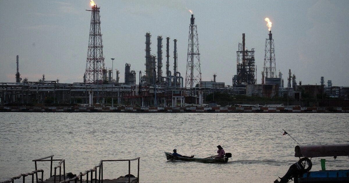 México enviará 1 millón de barriles de petróleo a Japón.