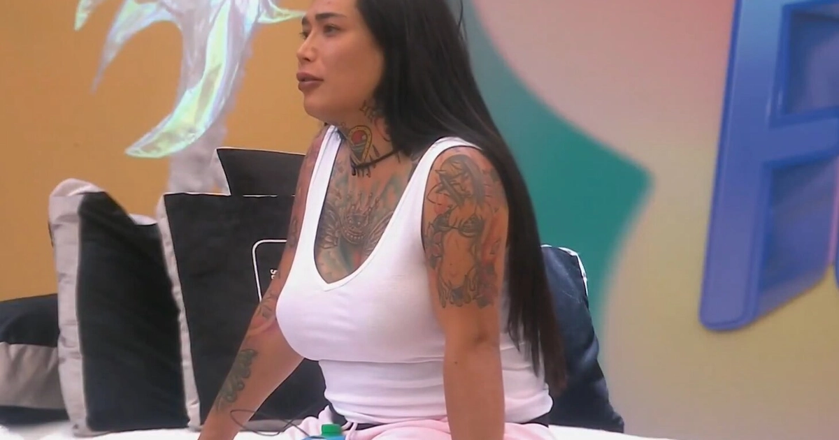 Karina Torres compartió su proceso de transición con sus compañeros dentro de la casa (Captura de pantalla )
