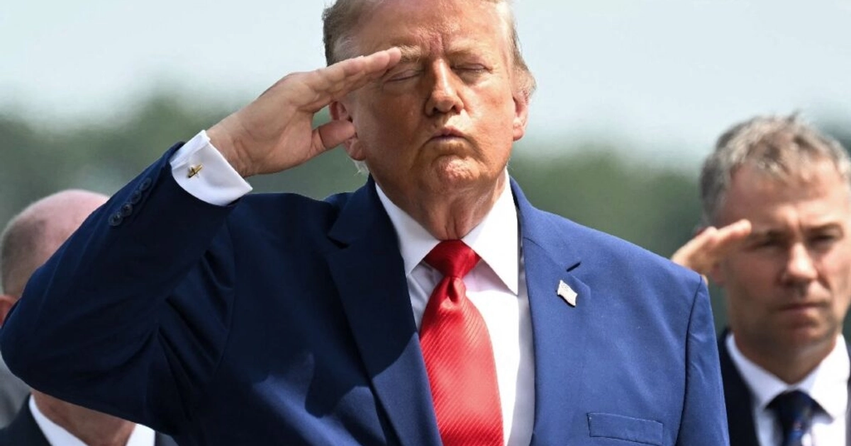 Trump amenaza con destruir puentes o centrales en Irán por ataques en estrecho de Ormuz