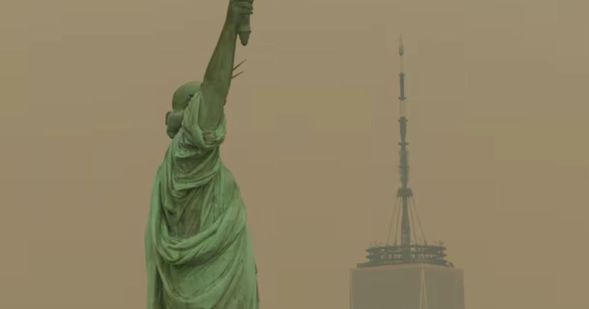 ¿Cancelarán Final del Mundial 2026 por Humo que Cubre NY tras Incendios en Canadá? Estatua de la Libertad en Nueva York se ve a través de una capa de humo de incendios forestales de Canadá, 16 de julio de 2026 Foto: Reuters