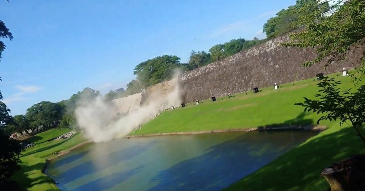 El sismo provocó el colapso de una parte de esta muralla histórica. REUTERS