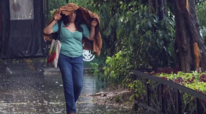 Onda tropical 19 y el monzón mexicano mantendrán al país bajo lluvias este jueves