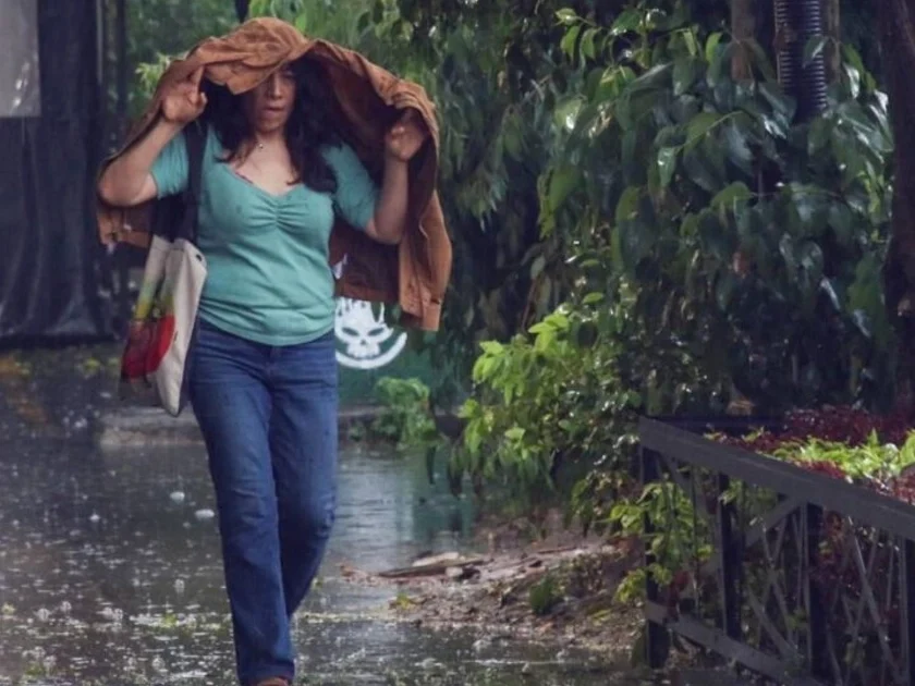 La Conagua prevé tormentas con descargas eléctricas y posible caída de granizo en la capital.