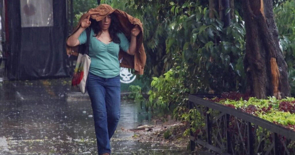 La Conagua prevé tormentas con descargas eléctricas y posible caída de granizo en la capital.