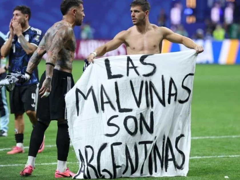 Reino Unido pide a la FIFA investigar pancarta de Malvinas mostrada por Argentina tras eliminar a Inglaterra