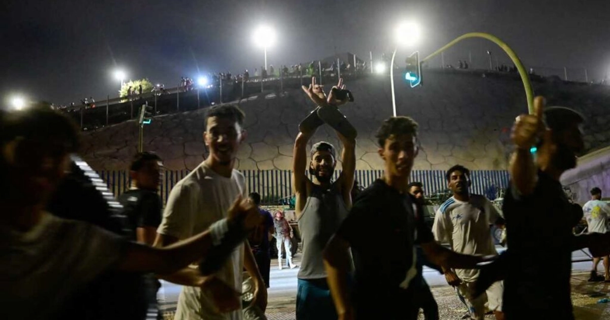 Marroquíes cruzaron a Ceuta este jueves. Foto: Reuters