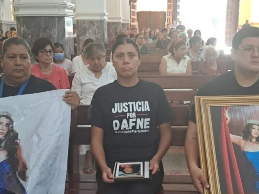 Misa y marcha reúnen a cientos por Dafne; su madre confía en que habrá justicia