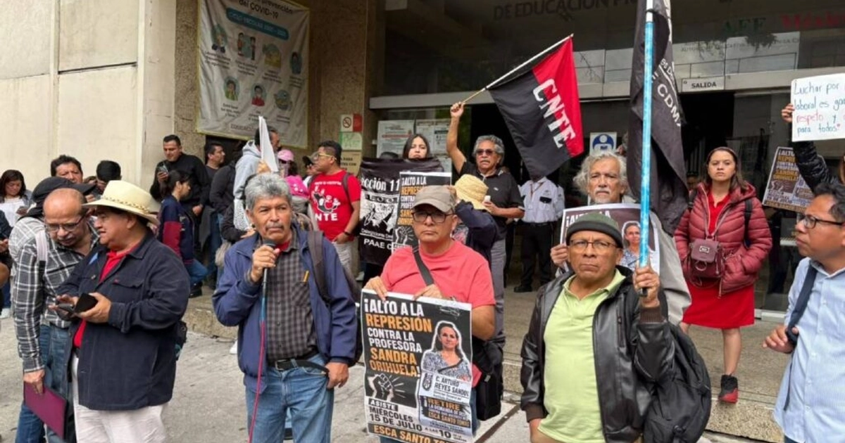 CNTE se manifiestan frente a oficinas de la SEP en CDMX. Foto: Agustín Velasco