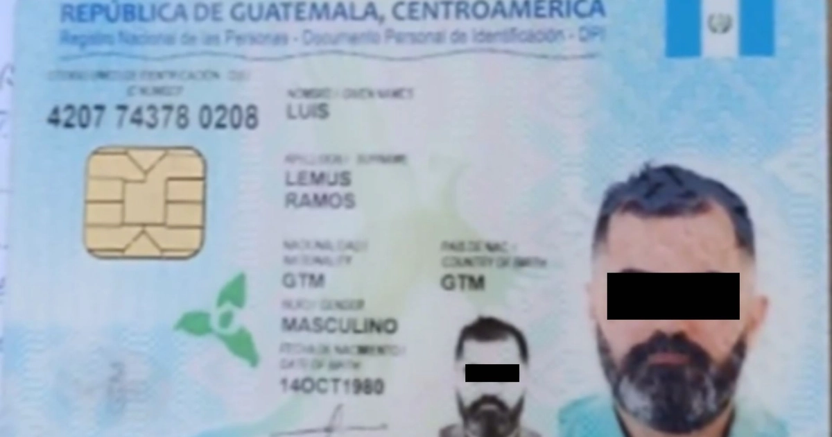 El contralmirante prófugo se identificaba como Luis Lemus Ramos. Crédito: X - @@AleMonteoliva