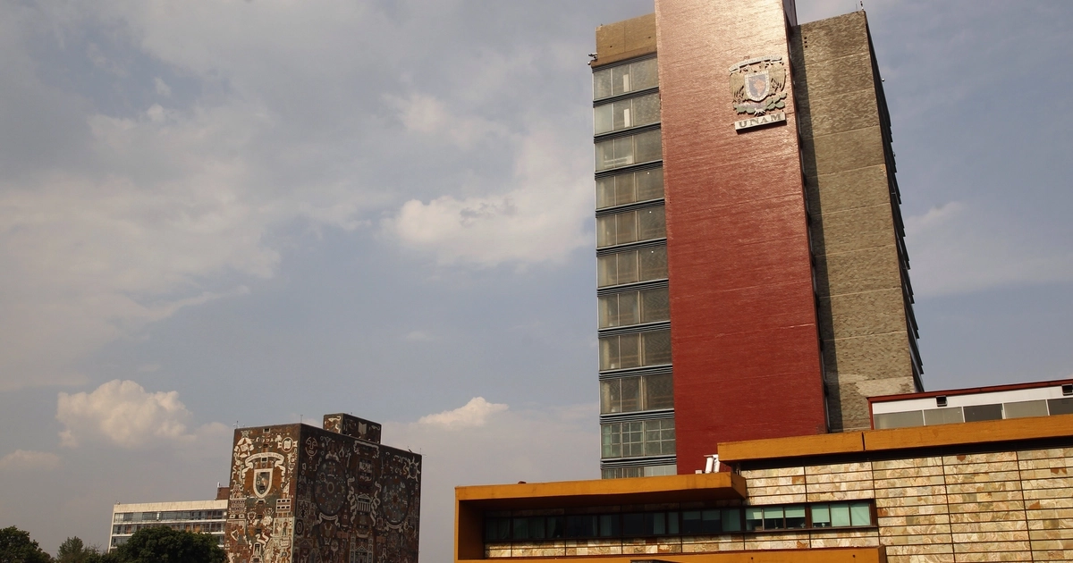 Fotografía de archivo que muestra la Biblioteca Central y Torre de Rectoría de la Universidad Nacional Autónoma de México (UNAM), en la Ciudad de México (México). EFE/José Méndez