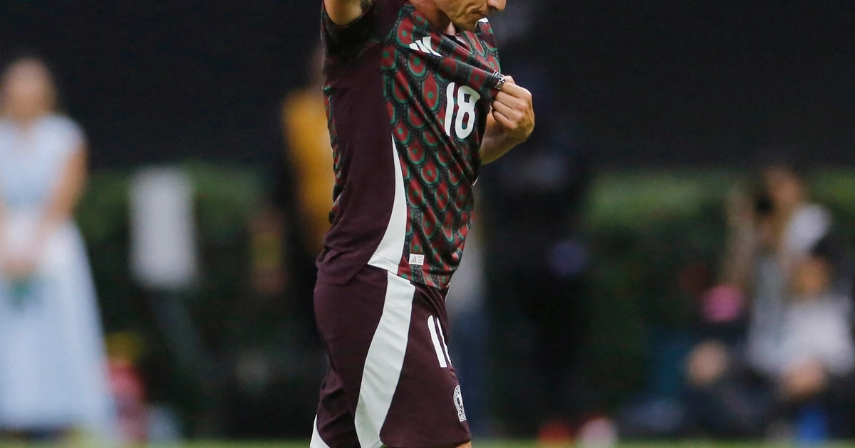 Soccer Football - International Friendly - Mexico v United States - Akron Stadium, Guadalajara, Mexico - October 15, 2024 Mexico's Andres Guardado walks off the pitch after playing his last game with the national team REUTERS/Fernando Carranza