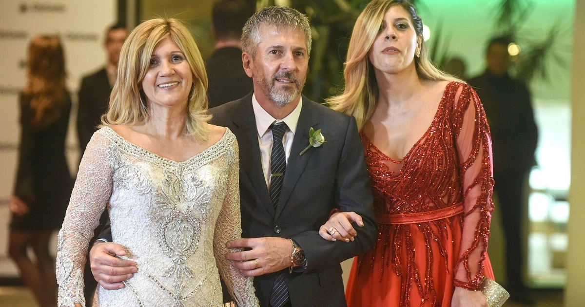 Jorge Messi junto a su esposa Celia y su hija María Sol en el casamiento de su hijo Lionel y Antonela Roccuzzo, en 2017