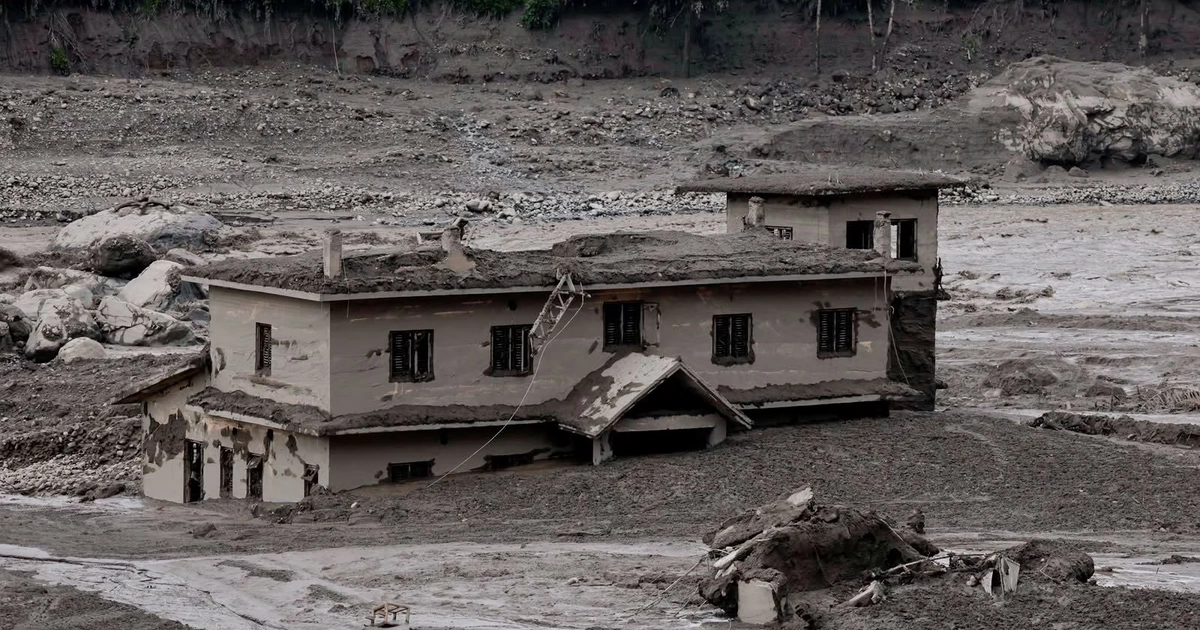 Una propiedad cubierta de barro tras la crecida repentina en Trishuli, distrito de Nuwakot, Nepal (REUTERS/Navesh Chitrakar)