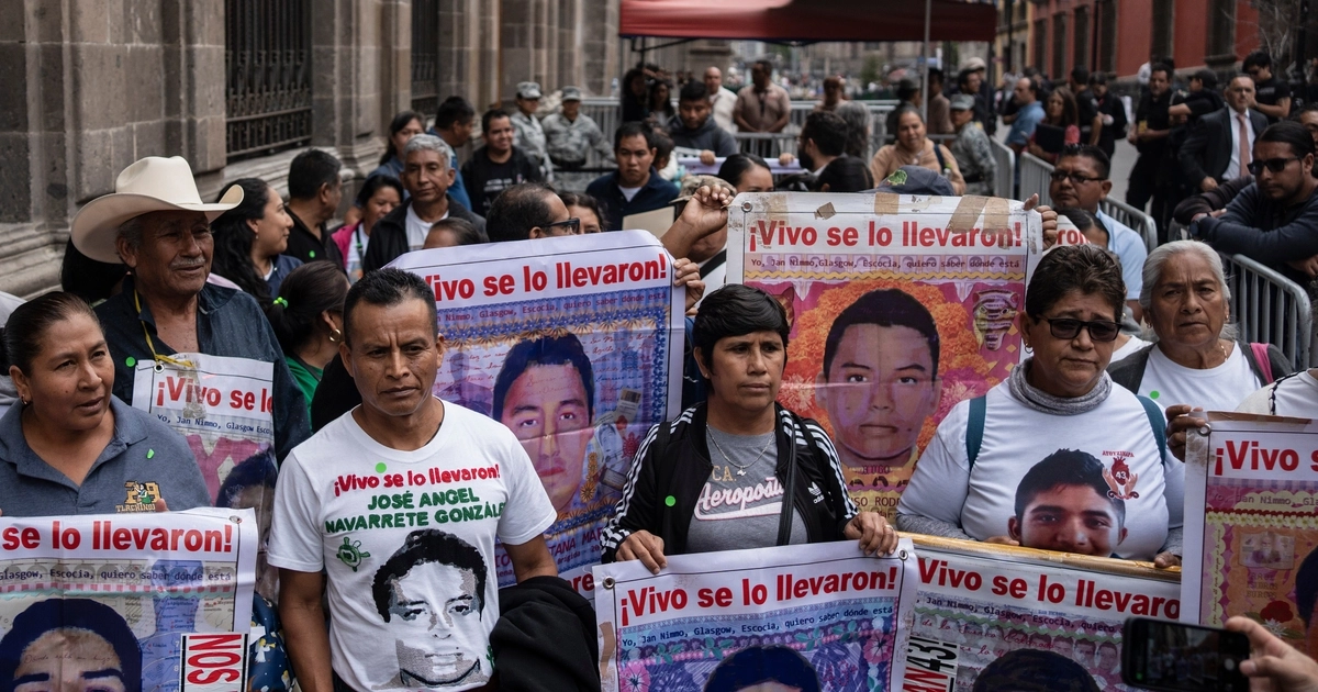 Investigación de Ayotzinapa abre nuevas pistas a través de registros de telefonía celular. (AP Foto/Félix Marquez)