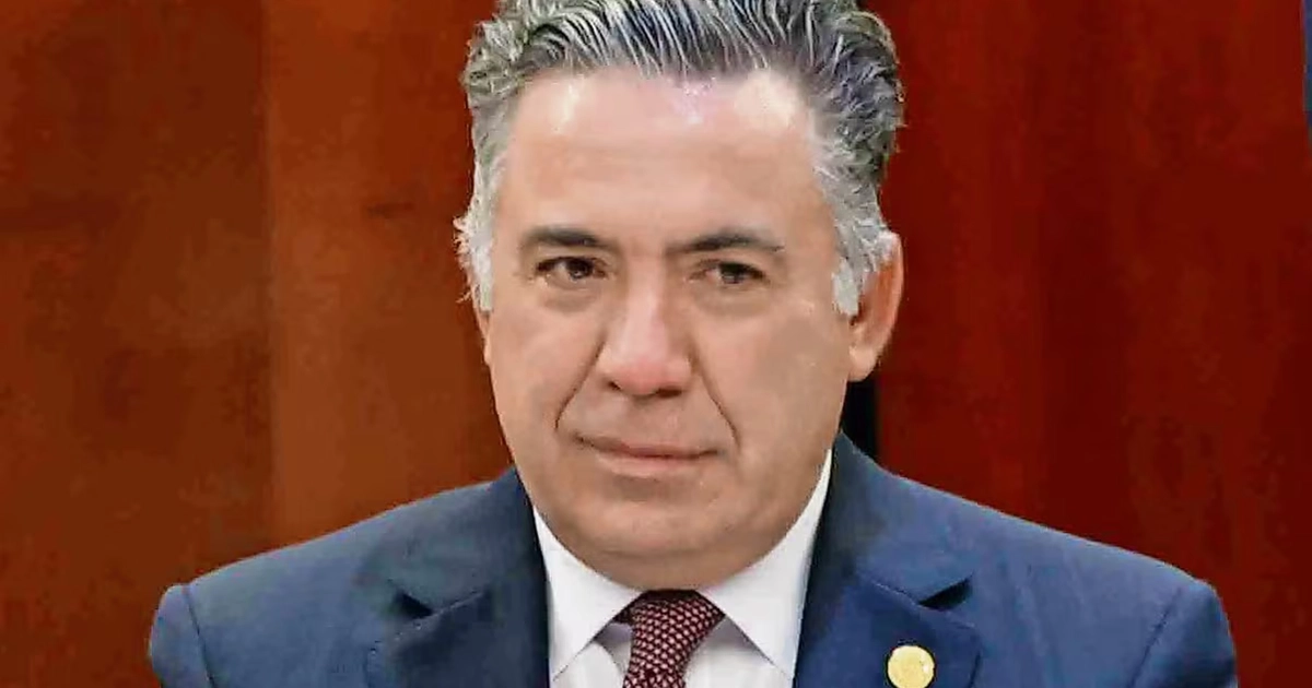 Acudí sin acompañamiento jurídico y como abogado de mí mismo. Ratifico que es mi disposición indeclinable atender todo requerimiento. ENRIQUE INZUNZA CÁZAREZ, Senador de Morena por Sinaloa.