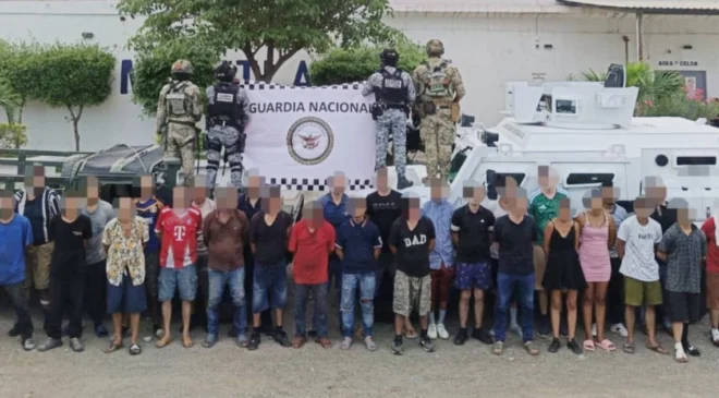 Despliegue táctico federal termina con la captura de 28 personas y decomiso de armas