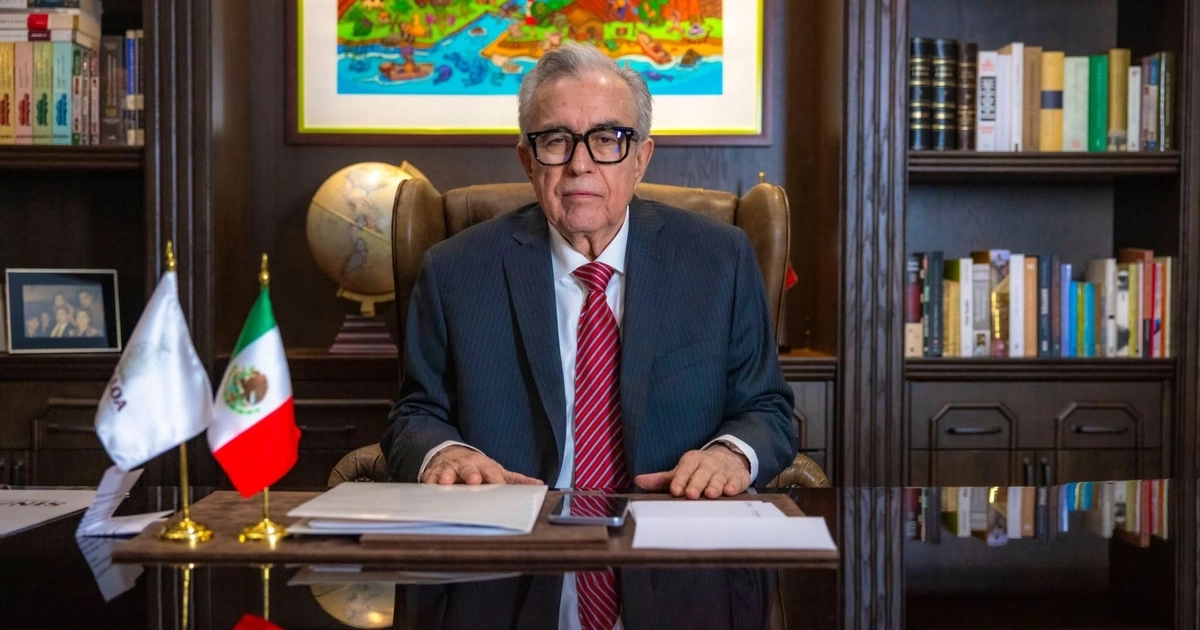 La presidenta Claudia Sheinbaum Pardo aseguró que no había sido notificada de la decisión de Rocha Moya de regresar a su cargo, sino que se enteró por redes sociales. Foto: Facebook / Rubén Rocha Moya