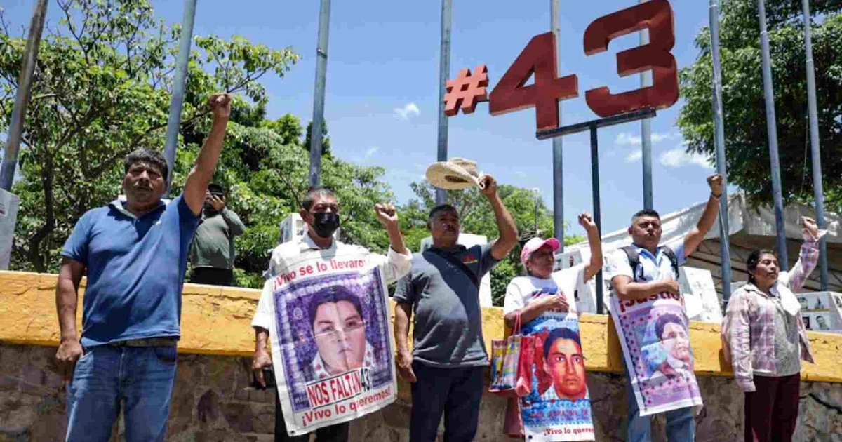 Padres de Ayotzinapa piden garantías para manifestarse libremente en septiembre. Crédito: X/ @en_plano
