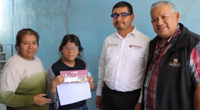 Entregan tarjetas a domicilio a personas cuidadoras