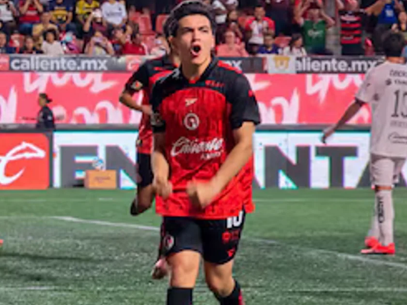 El mexicano anotó dos penaltis vs Universidad Nacional, (Imagen Ilustrativa Infobae)
