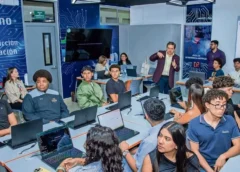 Estudiantes fantasmas hechos con IA cobran fondos federales