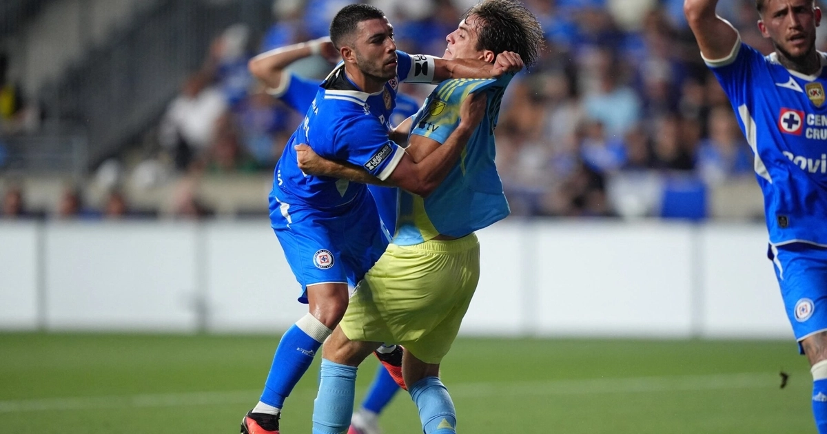 Erik Lira no fue convocado con Cruz Azul para el partido contra el Atlas (REUTERS)