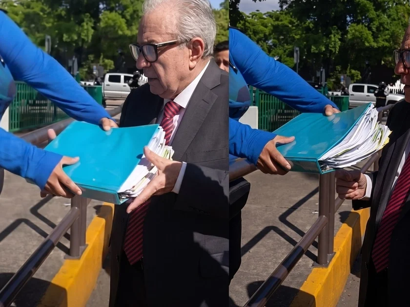Madres buscadoras recibieron al gobernador con una carpeta de investigación sobre los desaparecidos (Captura de pantalla de un video difundido por el medio Los Noticieristas)