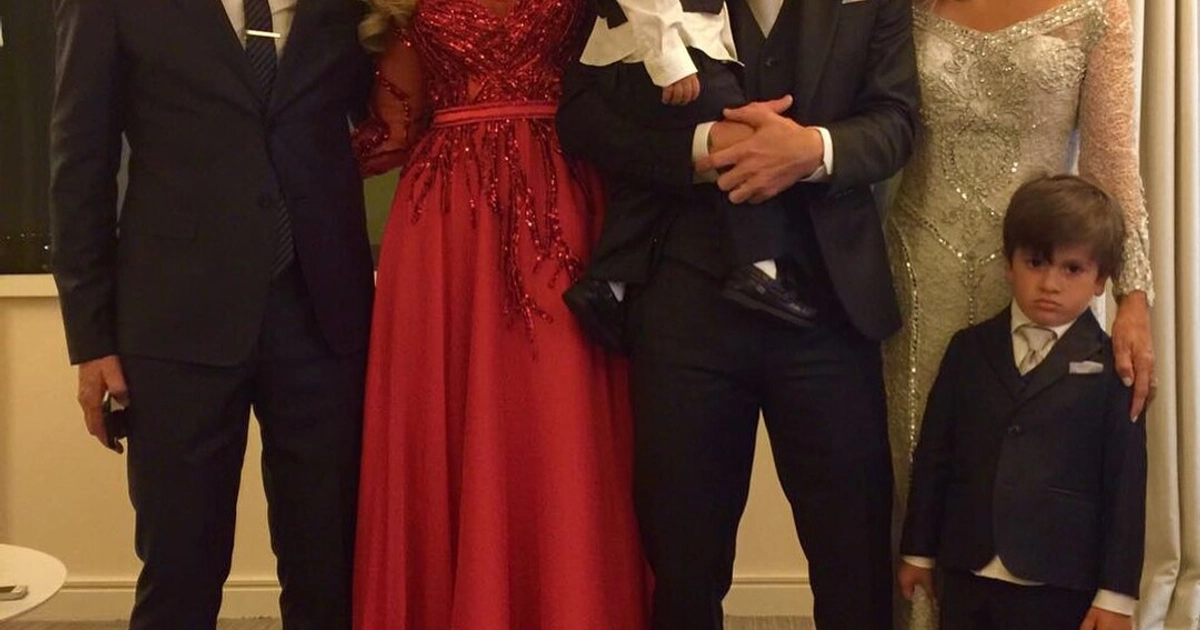 Jorge Messi junto a sus hijos María Sol y Lionel, su esposa Celia y sus nietos Thiago y Mateo