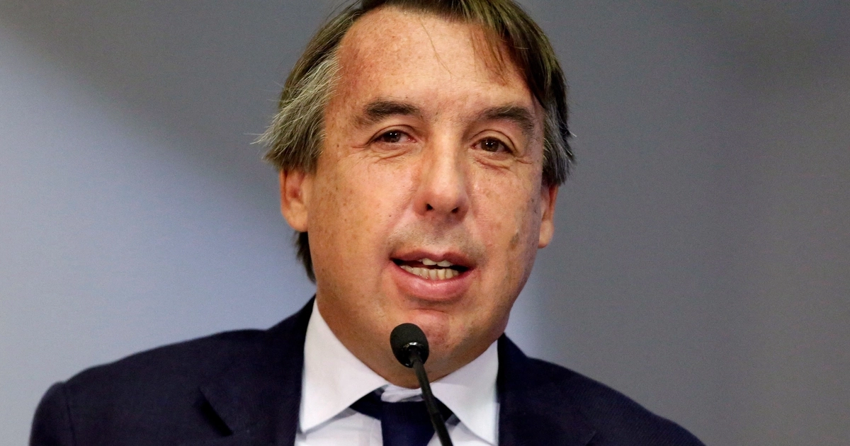 Azcárraga respaldó de forma contundente a Santiago Baños, director deportivo del América y uno de los personajes más cuestionados por seguidores del equipo. REUTERS/Daniel Becerril/File Photo