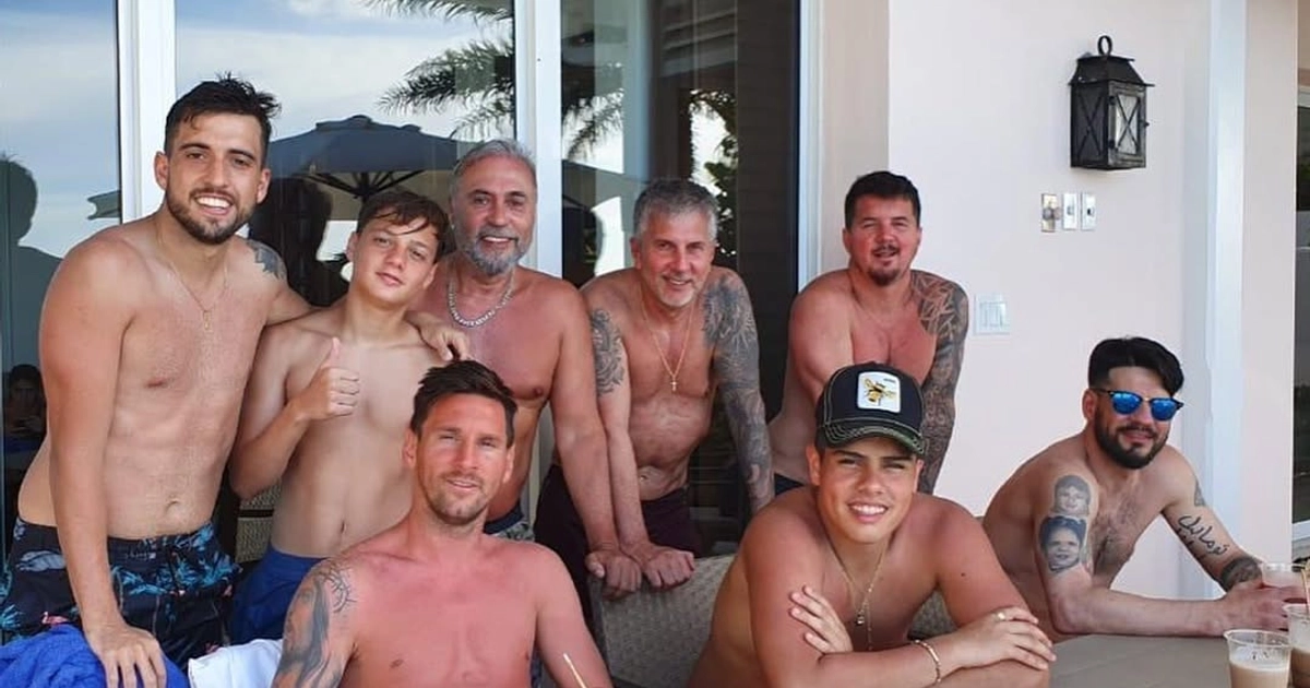 La familia Messi disfrutando de una merienda durante un receso de Lionel. Jorge Messi, siempre presente