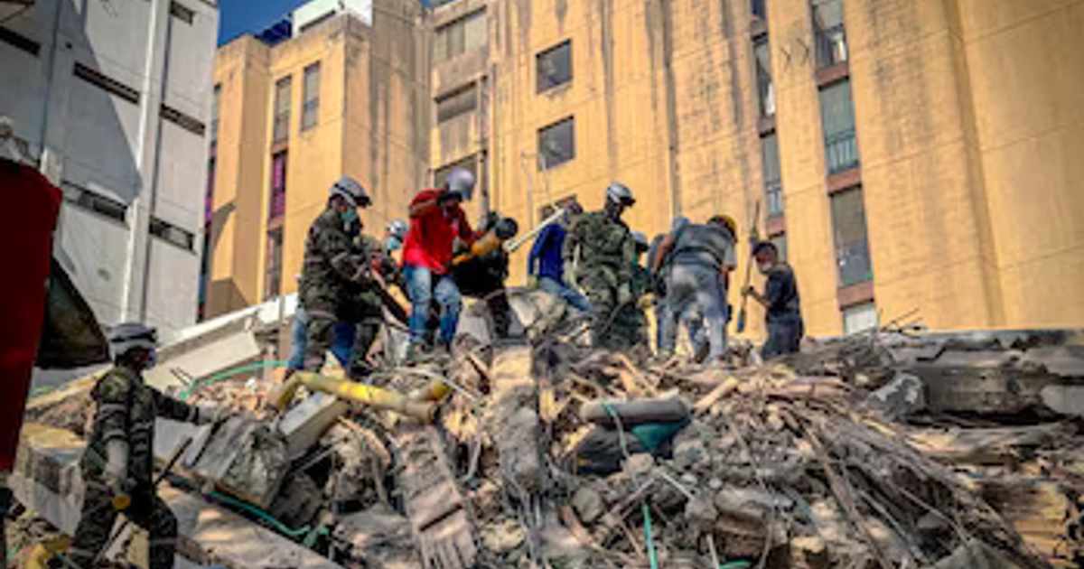 El terremoto de magnitud 7,4 del pasado lunes causó la muerte de casi 300 personas y destruyó miles de edificios. Al menos 140 personas siguen desaparecidas, según informaron las autoridades