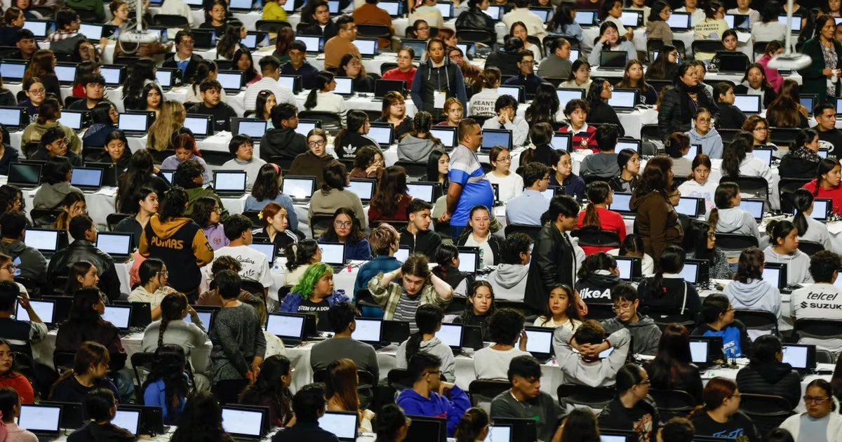 Examen de control presencial de la UNAM en el Palacio de los Deportes. Foto: Diego Simón / EL UNIVERSAL
