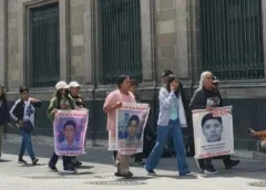 Prometen a familiares de los 43 agilizar extradición de personajes clave en el caso; Segob alista informe a 12 años