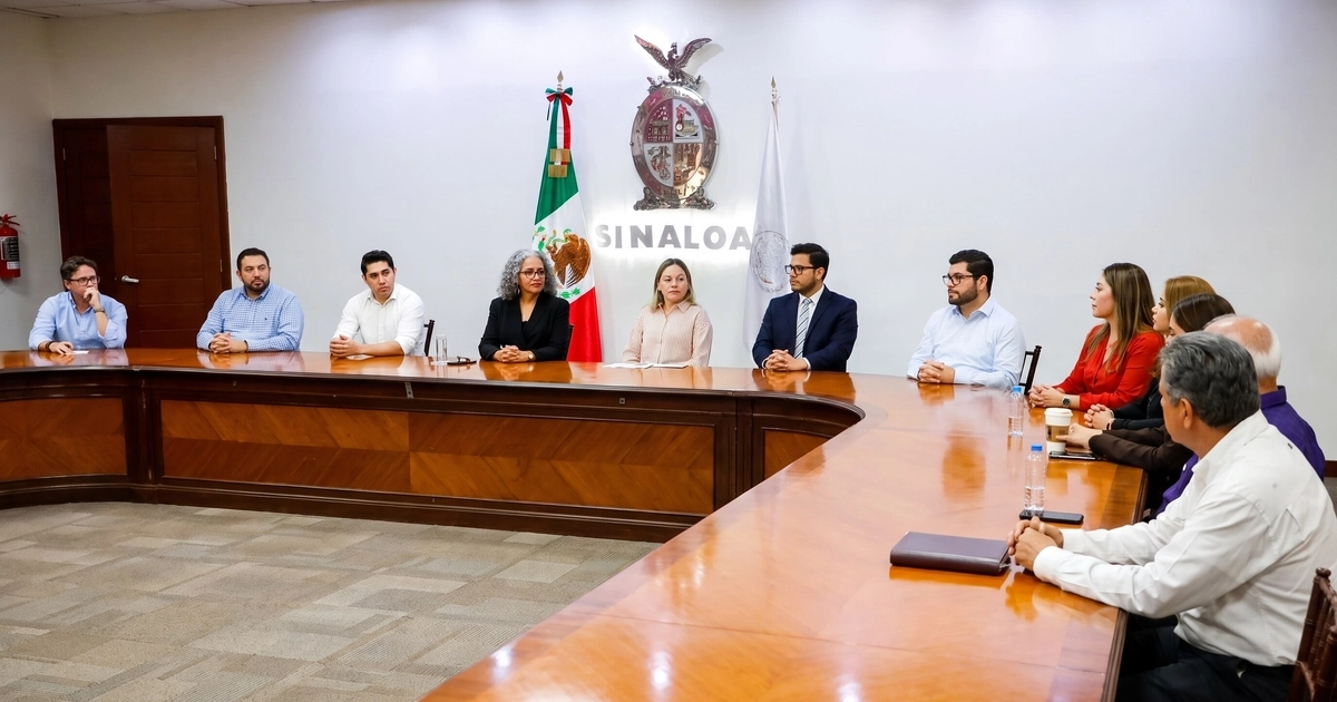 Graciela Domínguez asume la gubernatura y reúne a su gabinete.