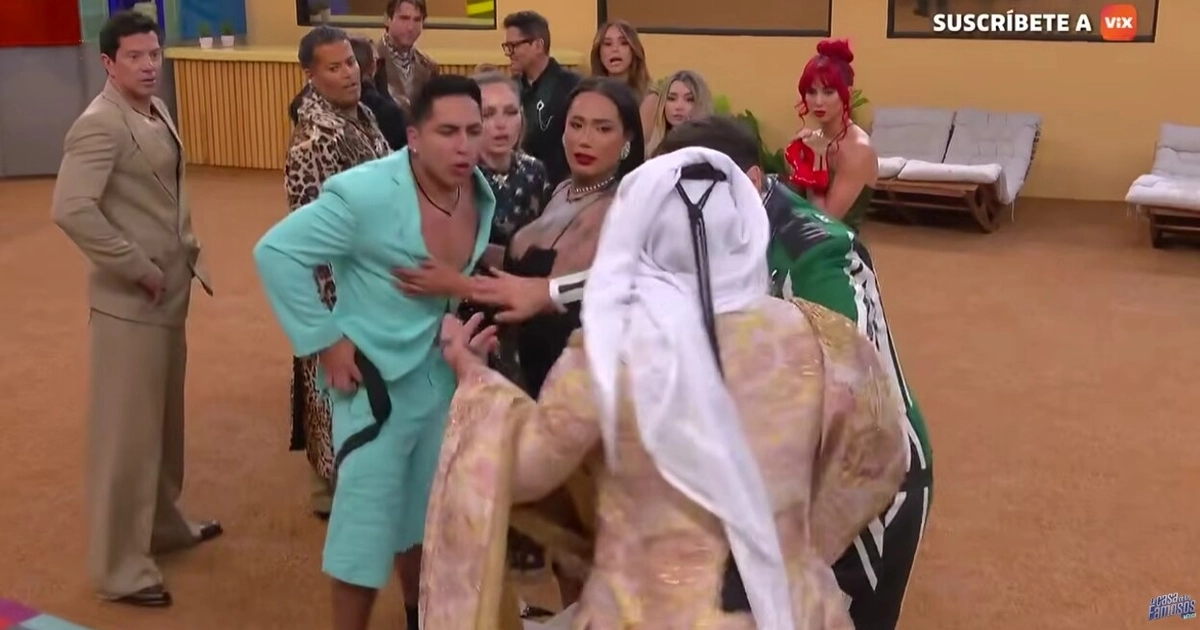 Masad le exigió a Ese Pérez que no volviera a mencionar a su mamá, Karina Torres tomó partido y la pelea subió de tono hasta que Cynthia Klitbo los silenció a todos. (Captura de pantalla YouTube)