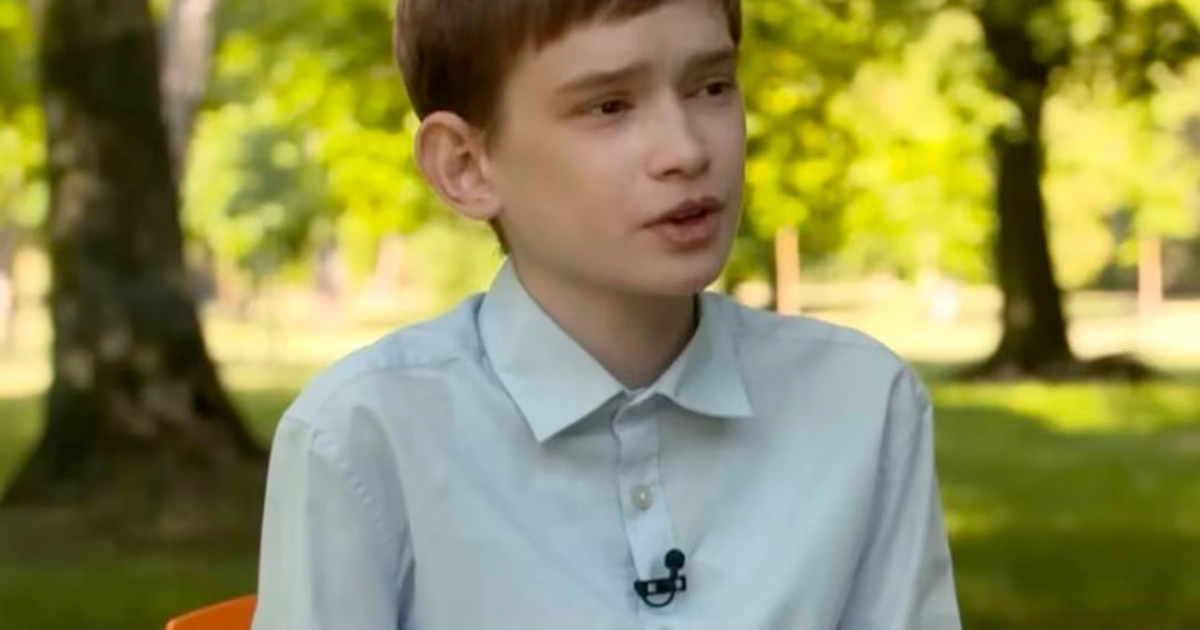 Cuatro años después de que su cuerpo se detuviera, cuando Tomasz tenía 16, un médico residente decidió ordenar una prueba genética