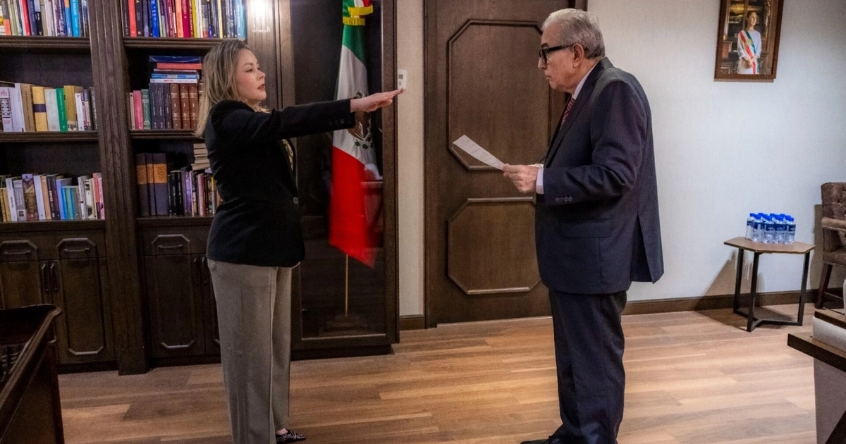Rubén Rocha Moya le toma protesta a Yeraldine Bonilla Valverde para reincorporarse como gobernador de Sinaloa. (Gobierno de Sinaloa)