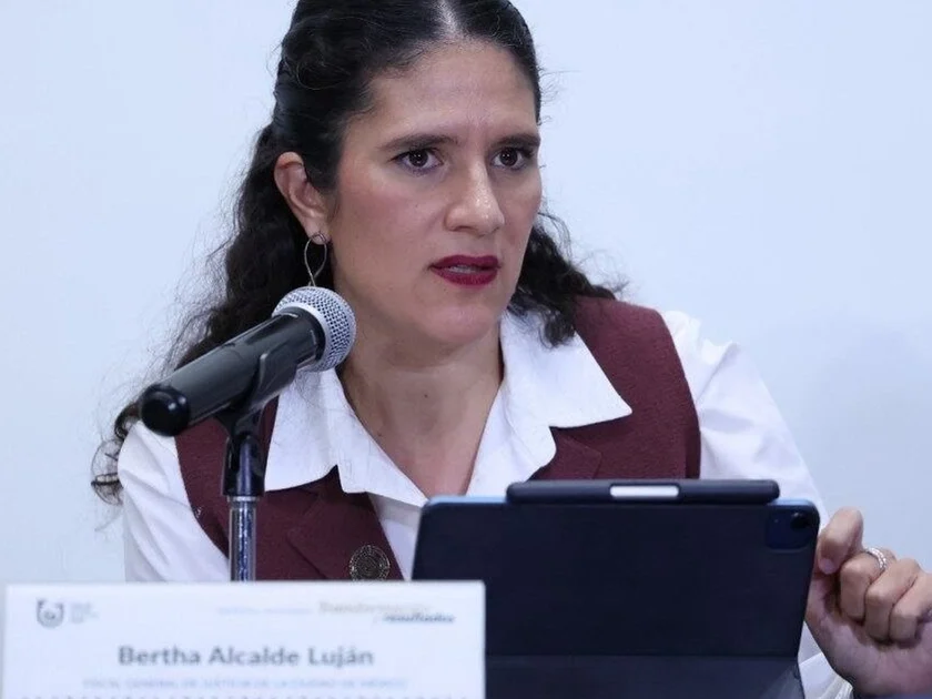 La denuncia por abuso sexual levantada ante la FGJ en contra del profesor del IEMS, Alberto “N”, se va a sobreseer o se cesará de ser cumplida, debido a que el señalado se suicidó el pasado 21 de julio, explicó Bertha Alcalde Luján. Foto: Especial.