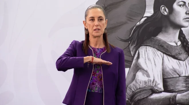 Sheinbaum lleva La Mañanera a una secundaria de la CDMX para dar inicio al regreso a clases