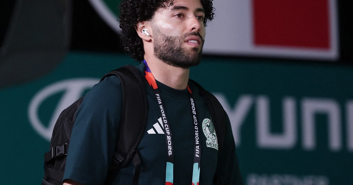 El futbolista mexicano continúa sin ser convocado ( REUTERS/Amanda Perobelli)