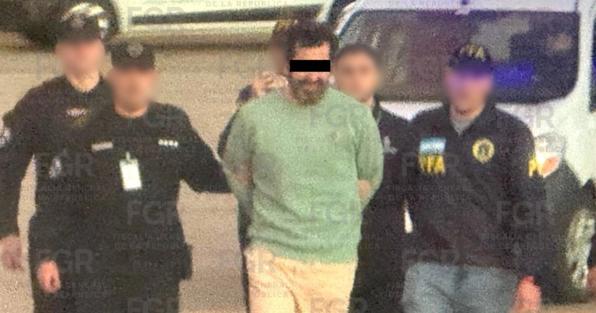 La tarde de este 20 de agosto Fernando Farías Laguna abordó bajo resguardo de autoridades mexicanas un jet de la Semar que lo regresará a territorio mexicano. Crédito: FGR